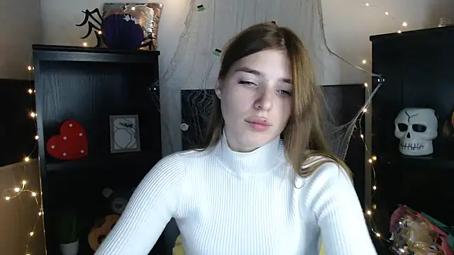 JuiceLips   online show from November 6, 1:45 pm