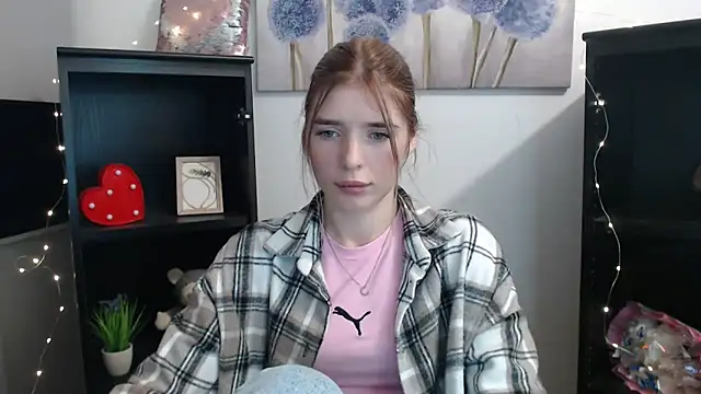 JuiceLips   online show from November 19, 1:55 pm