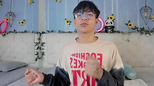 AleAurarashi online show from December 2, 5:46 am