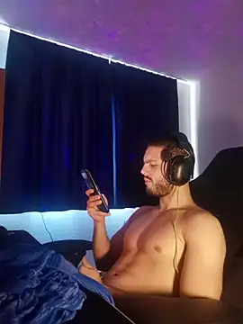 Snapshot of EyesNeverLies chatting on December 1, 10:42 am EyesNeverLies online show from December 1, 10:42 am