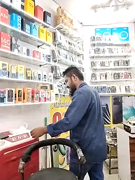 Snapshot of avi007p chatting on October 18, 11:33 am avi007p online show from October 18, 11:33 am