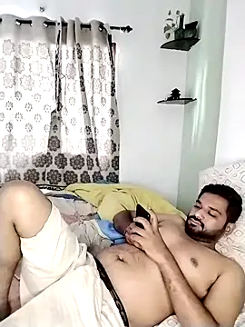 Snapshot of avi007p chatting on October 21, 6:25 am avi007p online show from October 21, 6:25 am