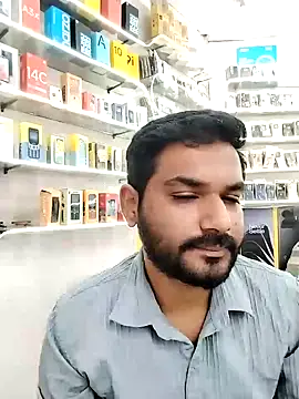 Snapshot of avi007p chatting on October 29, 10:50 am avi007p online show from October 29, 10:50 am