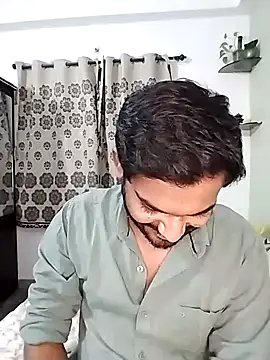 Snapshot of avi007p chatting on November 21, 9:02 pm avi007p online show from November 21, 9:02 pm