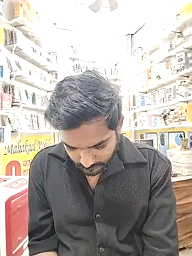 Snapshot of avi007p chatting on December 4, 1:42 pm avi007p online show from December 4, 1:42 pm