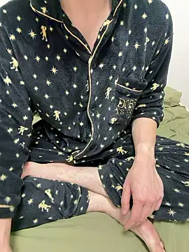 Snapshot of hijin11415 chatting on October 20, 1:55 pm hijin11415 online show from October 20, 1:55 pm