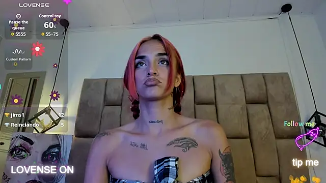 Snapshot of RavynRouge chatting on October 9, 3:04 am RavynRouge online show from October 9, 3:04 am