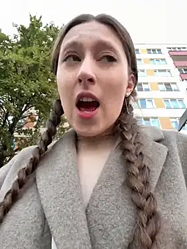 Snapshot of FroggyAnna chatting on October 3, 1:19 pm FroggyAnna online show from October 3, 1:19 pm