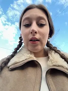 Snapshot of FroggyAnna chatting on October 7, 1:41 pm FroggyAnna online show from October 7, 1:41 pm