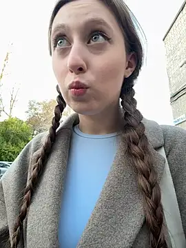 Snapshot of FroggyAnna chatting on October 8, 2:14 pm FroggyAnna online show from October 8, 2:14 pm