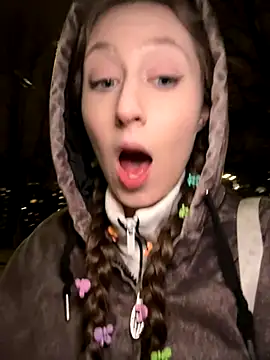 Snapshot of FroggyAnna chatting on November 13, 4:39 pm FroggyAnna online show from November 13, 4:39 pm