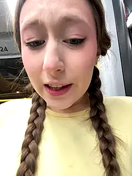 Snapshot of FroggyAnna chatting on November 22, 5:01 pm FroggyAnna online show from November 22, 5:01 pm