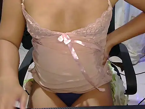 Snapshot of honeyLushess chatting on November 27, 1:40 am honeyLushess online show from November 27, 1:40 am