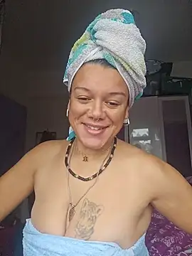 Snapshot of GoddessChantelle chatting on November 15, 11:40 am GoddessChantelle online show from November 15, 11:40 am