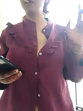 Snapshot of Love_birdss69 chatting on October 28, 9:02 am Love birdss69 online show from October 28, 9:02 am