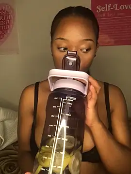 Snapshot of Sprinkle_Q chatting on October 26, 11:31 pm Sprinkle Q online show from October 26, 11:31 pm