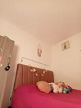 Liahdiaz  online show from March 18, 4:21 pm