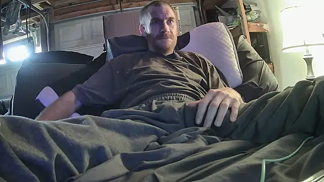 Snapshot of Tiggitytomociti chatting on November 6, 11:15 pm Tiggitytomociti online show from November 6, 11:15 pm