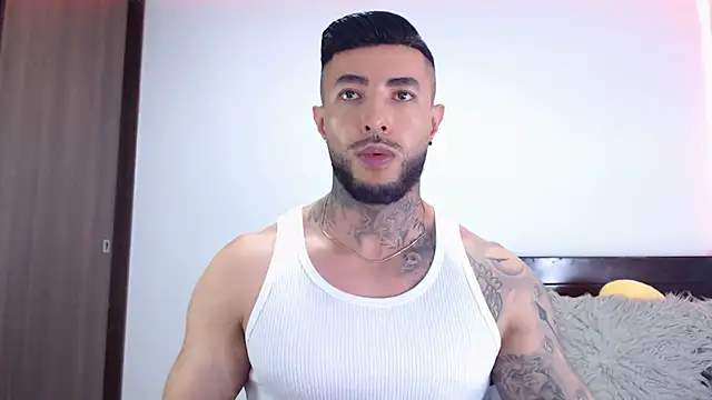 andrea de lucaa online show from December 19, 1:34 am