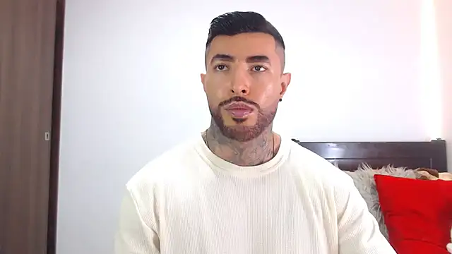 andrea de lucaa online show from February 17, 2:30 am