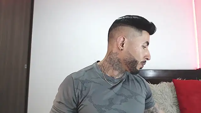 andrea de lucaa online show from March 17, 2:05 am