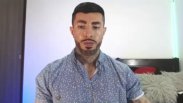 andrea de lucaa online show from April 17, 4:04 am