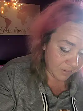 Courdles online show from November 28, 9:28 pm