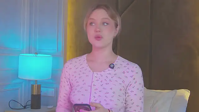 CaitlinSugar online show from March 8, 4:38 am