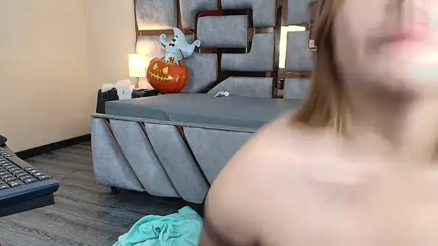 Snapshot of Candy_Velvet chatting on November 4, 8:13 am Candy Velvet online show from November 4, 8:13 am