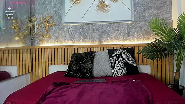 Snapshot of princequinn_ chatting on September 29, 7:51 pm princequinn online show from September 29, 7:51 pm