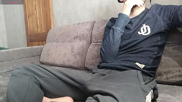 TommyShe1by online show from September 18, 8:49 am