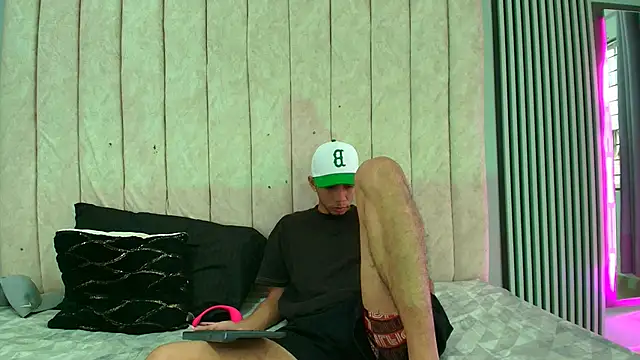 Snapshot of DustinandJordan chatting on September 12, 1:33 pm DustinandJordan online show from September 12, 1:33 pm