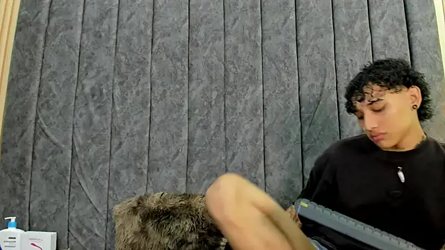 Snapshot of DustinandJordan chatting on September 18, 5:09 am DustinandJordan online show from September 18, 5:09 am