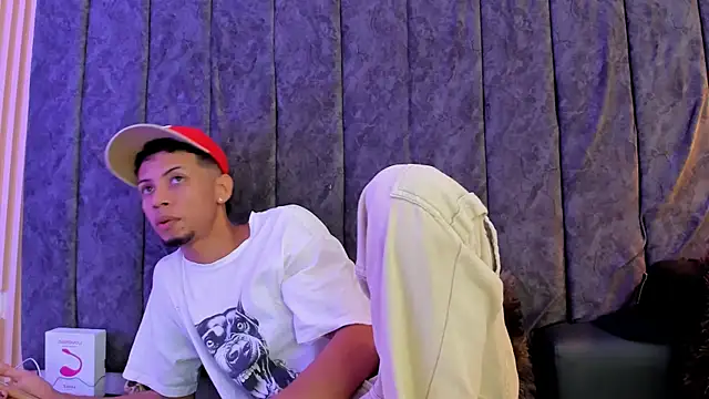 Snapshot of DustinandJordan chatting on September 22, 4:36 am DustinandJordan online show from September 22, 4:36 am