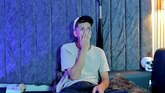 Snapshot of DustinandJordan chatting on September 24, 4:49 am DustinandJordan online show from September 24, 4:49 am