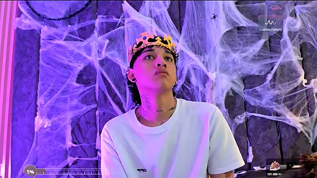 Snapshot of DustinandJordan chatting on October 13, 6:13 am DustinandJordan online show from October 13, 6:13 am