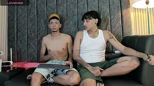 Snapshot of DustinandJordan chatting on November 6, 9:37 pm DustinandJordan online show from November 6, 9:37 pm