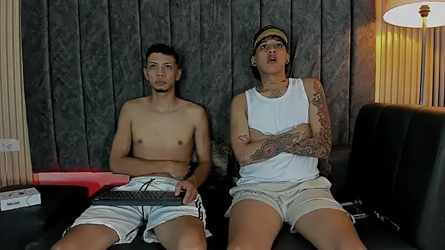 Snapshot of DustinandJordan chatting on November 9, 2:37 pm DustinandJordan online show from November 9, 2:37 pm