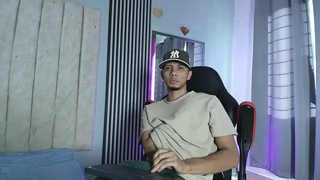 Snapshot of DustinandJordan chatting on November 22, 12:04 pm DustinandJordan online show from November 22, 12:04 pm