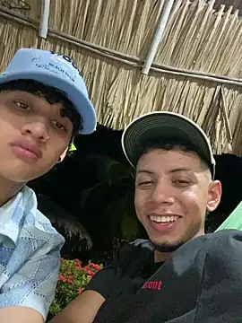 Snapshot of DustinandJordan chatting on November 23, 12:43 am DustinandJordan online show from November 23, 12:43 am