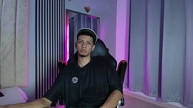 Snapshot of DustinandJordan chatting on November 26, 5:08 am DustinandJordan online show from November 26, 5:08 am