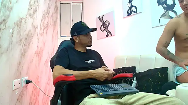 DustinandJordan online show from January 17, 12:04 am