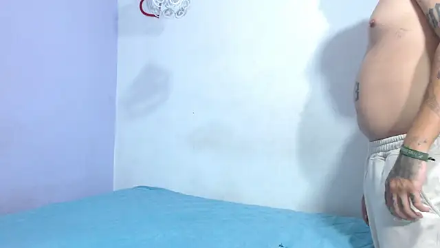 Snapshot of onixandghosty1 chatting on December 3, 7:01 pm onixandghosty1 online show from December 3, 7:01 pm