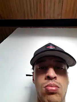 Snapshot of Santi2323xxX chatting on December 1, 9:20 pm Santi2323xxX online show from December 1, 9:20 pm