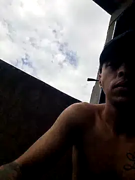 Snapshot of Santi2323xxX chatting on February 2, 4:38 pm Santi2323xxX online show from February 2, 4:38 pm