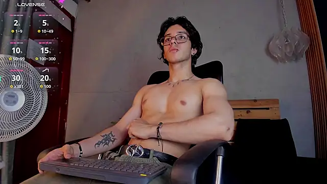 Snapshot of Markuss__ chatting on September 24, 2:26 am Markuss online show from September 24, 2:26 am
