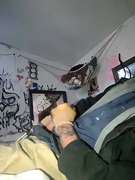 bearded cross online show from December 5, 9:00 pm