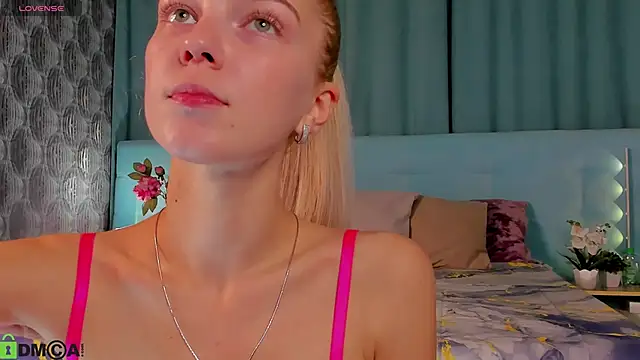 Snapshot of Aurora_Bennet chatting on September 10, 12:43 am Aurora Bennet online show from September 10, 12:43 am