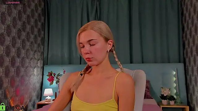 Snapshot of Aurora_Bennet chatting on September 11, 12:33 am Aurora Bennet online show from September 11, 12:33 am