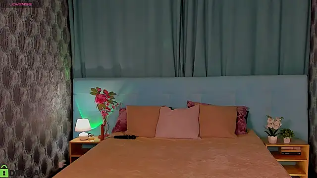 Snapshot of Aurora_Bennet chatting on October 3, 12:18 am Aurora Bennet online show from October 3, 12:18 am